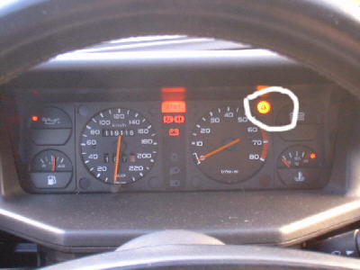Motorkontrolleuchte im Peugeot 205 xs