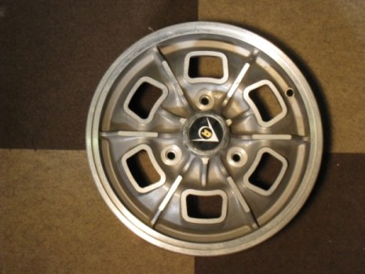 Felge1_vorne.JPG (183.5 KiB) 802 mal betrachtet Felge1_vorne.JPG