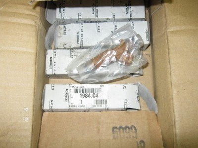 Einspritzdüsen.JPG (128.43 KiB) 1969 mal betrachtet Einspritzdüsen.JPG