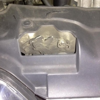 Schloss Motorhaube Beifahrerseite.jpg